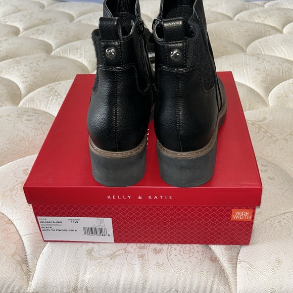 Boots - Picture 4 of 5